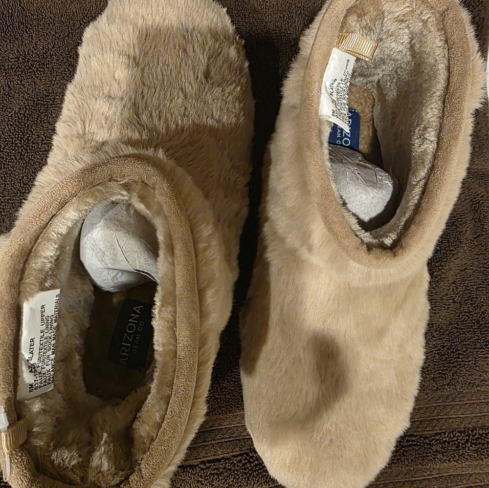 Arizona Jean Company Beige Faux Fur Slippers - Picture 4 of 5